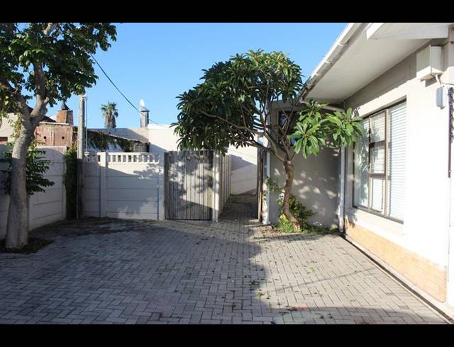 2 BEDROOM TOWNHOUSE FOR SALE IN CHURCHILL ESTATE